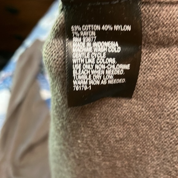 ⭐️ 5/$20 ⭐️ Worthington V-neck Sweater - Picture 4 of 7